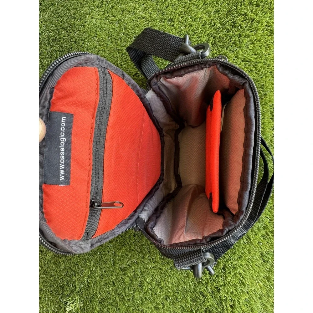Case Logic Black  DCB-304 High Zoom Camera Case Excellent Condition
